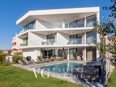 Villa Aruna Garden and property exterior