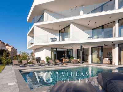 Villa Aruna Garden and property exterior