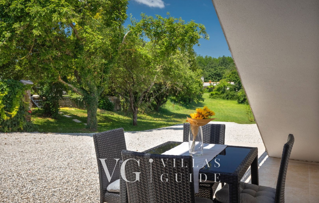 Villa Nona Garden and property exterior