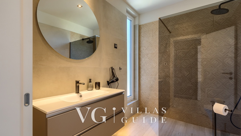 Villa Tonka Bathroom