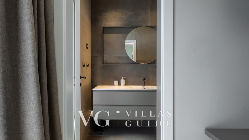 Villa Tonka Bathroom