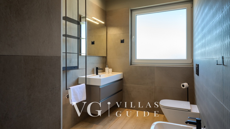 Villa Tonka Bathroom