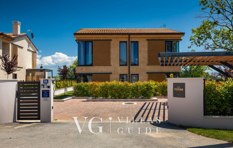 Villa Pedena Garden and property exterior