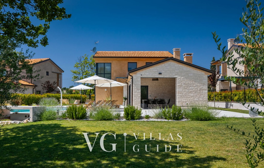 Villa Pedena Garden and property exterior