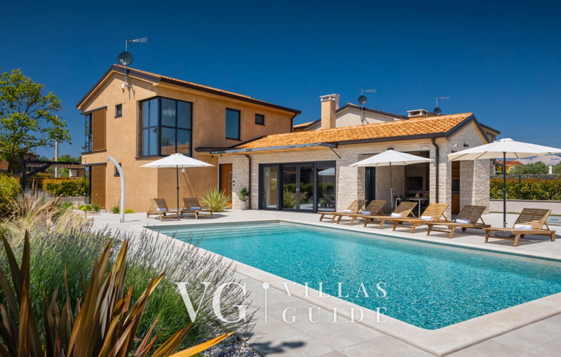 Villa Pedena Garden and property exterior