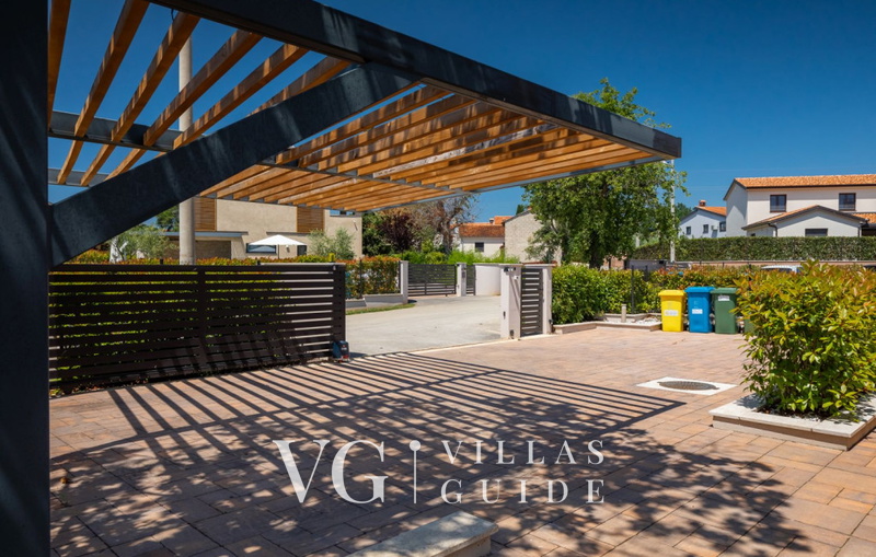 Villa Pedena Garden and property exterior