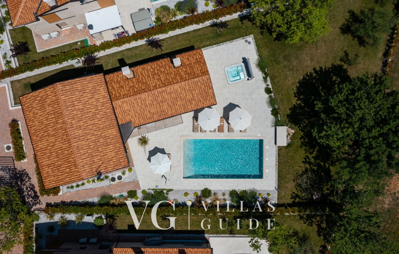 Villa Pedena Garden and property exterior