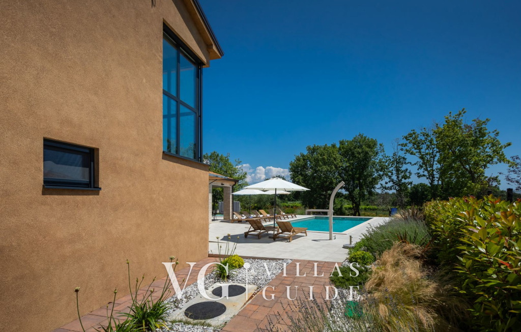 Villa Pedena Garden and property exterior