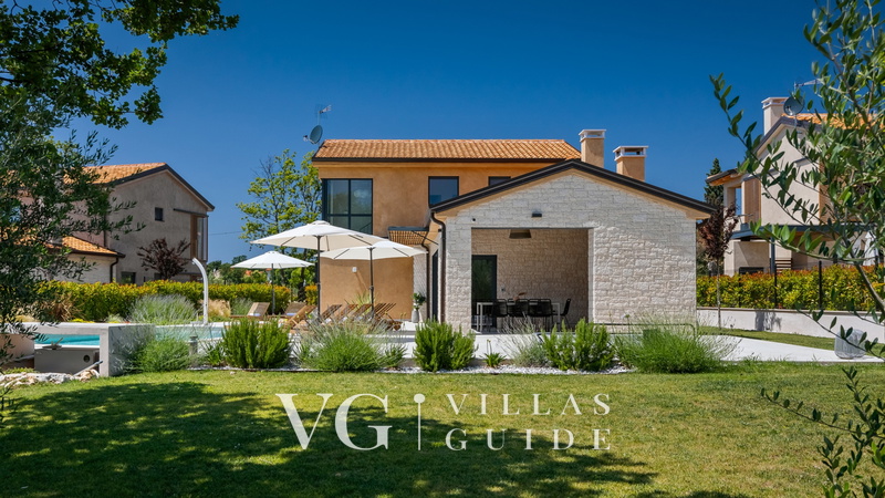 Villa Pedena Garden and property exterior