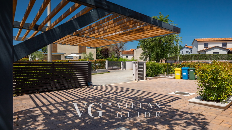 Villa Pedena Garden and property exterior