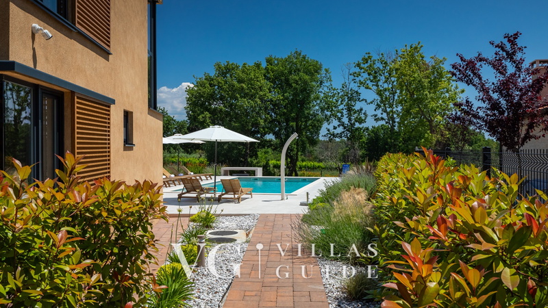 Villa Pedena Garden and property exterior