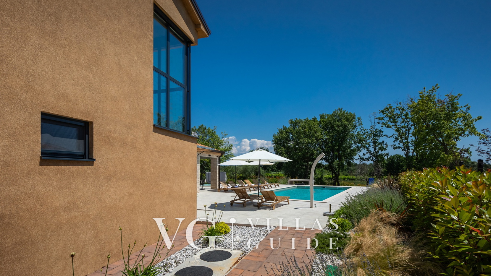 Villa Pedena Garden and property exterior