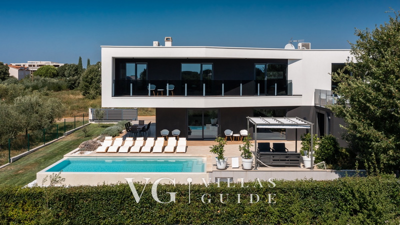 Villa Cormoran Garden and property exterior