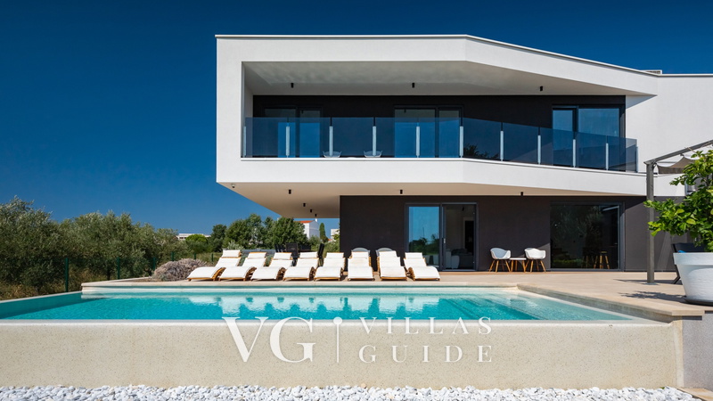 Villa Cormoran Garden and property exterior