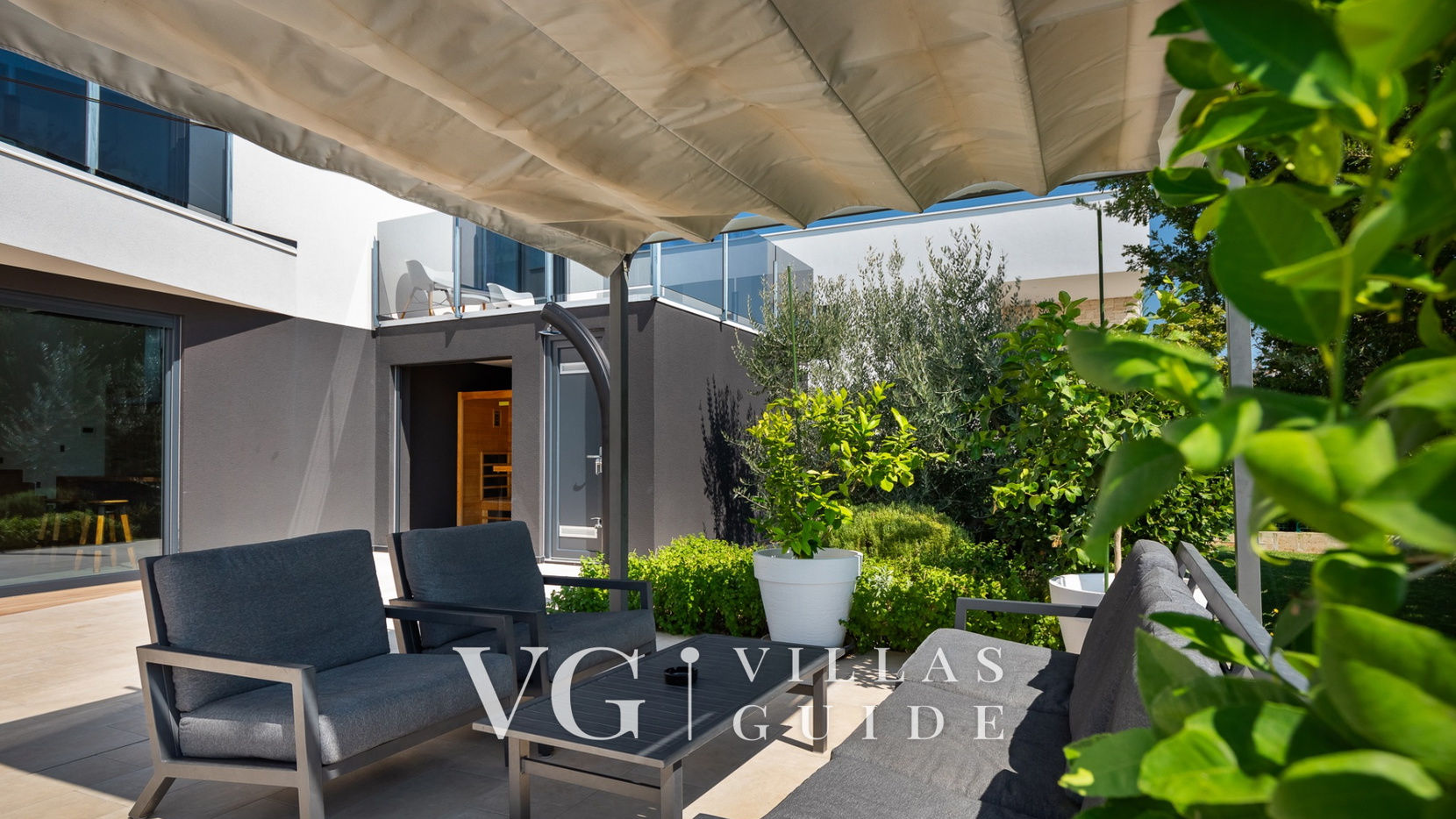 Villa Cormoran Additional content