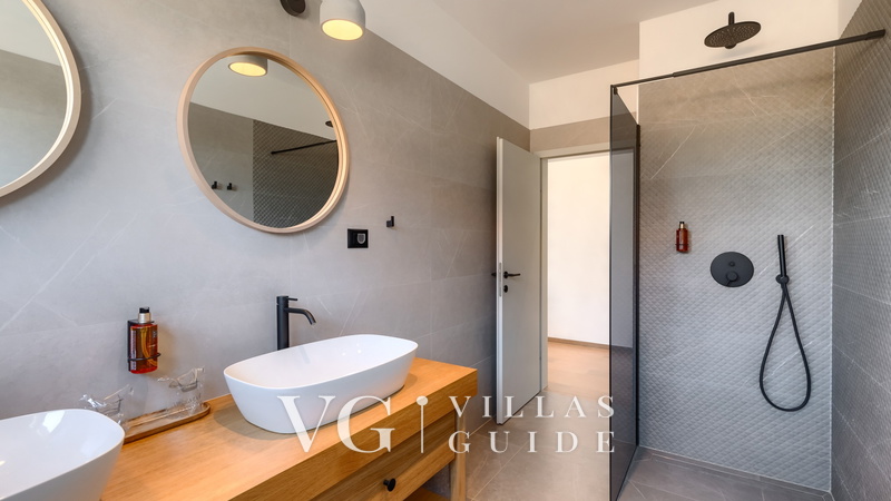 Villa Albona Bathroom