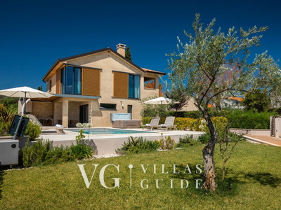 Villa Vallis Garden and property exterior