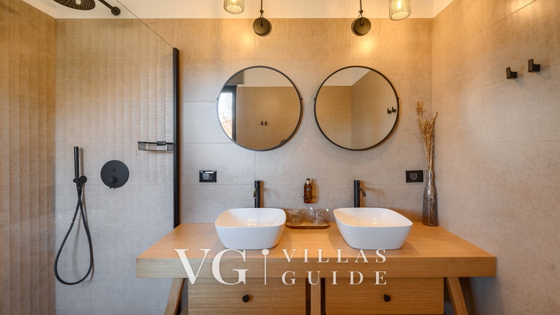 Villa Vallis Bathroom