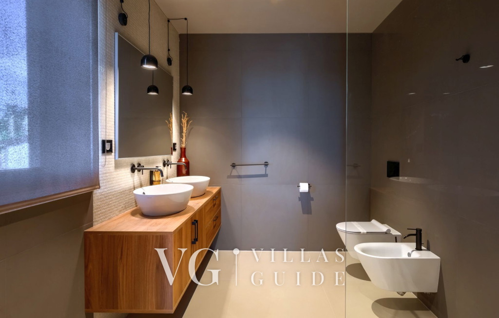 Villa San Vincenti Bathroom