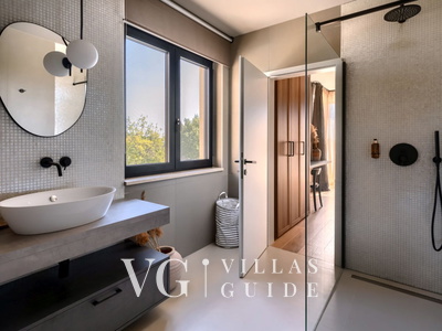 Villa San Vincenti Bathroom