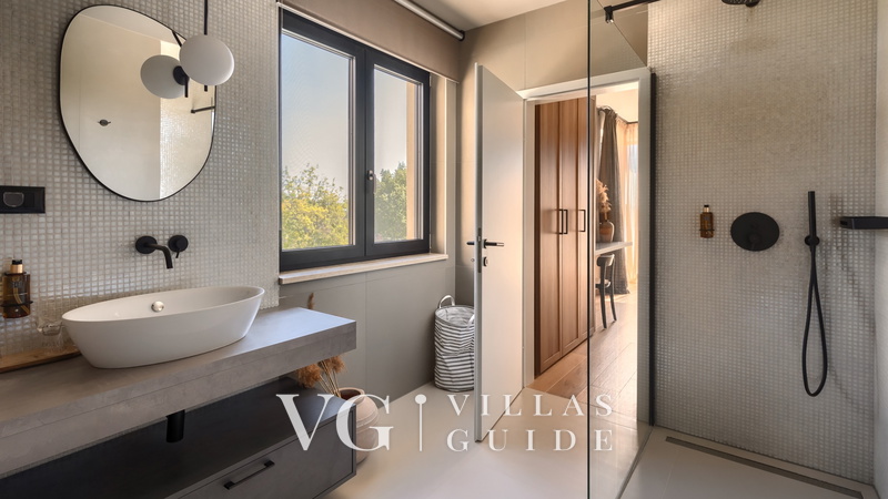 Villa San Vincenti Bathroom