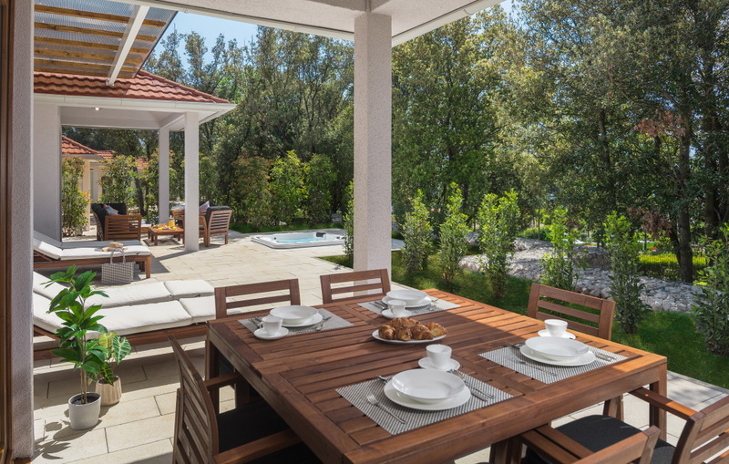 Luxury Bay Villa Porto Bus