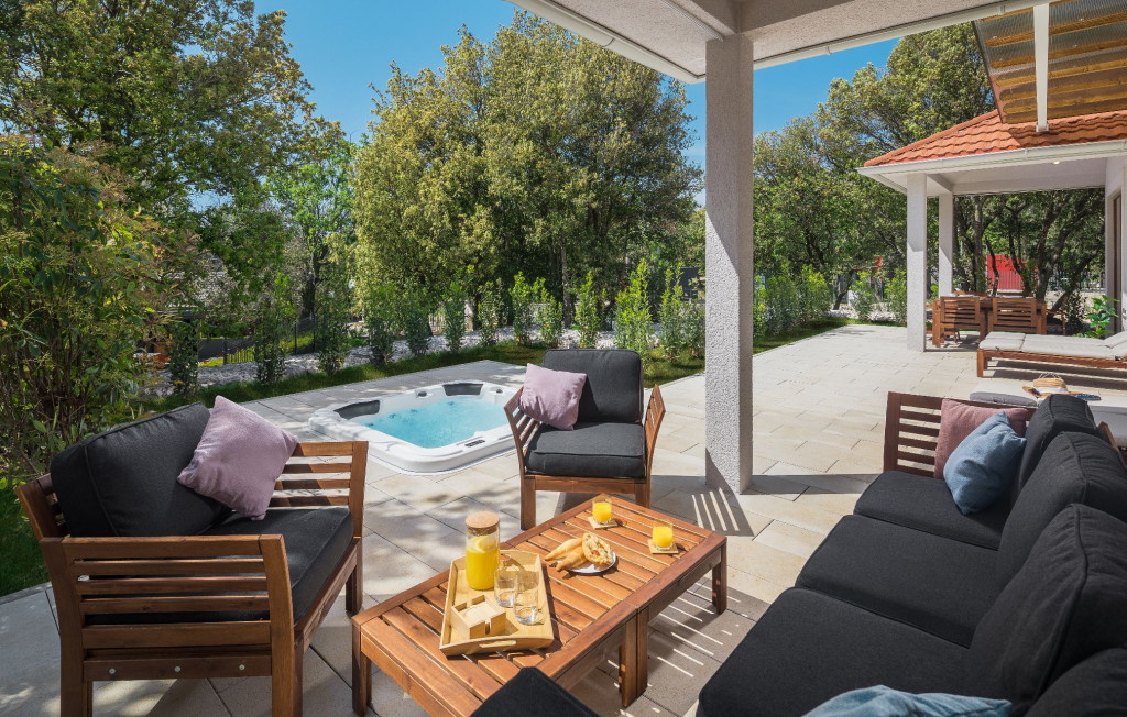 Luxury Bay Villa Porto Bus Additional content