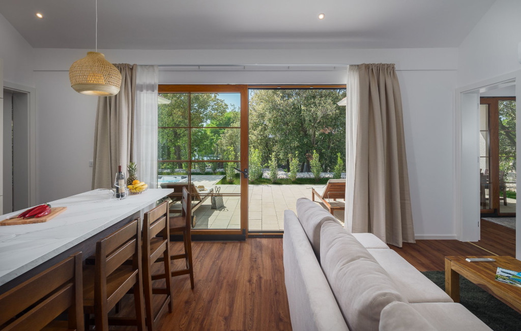 Luxury Bay Villa Porto Bus