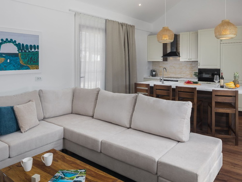 Luxury Bay Villa Porto Bus