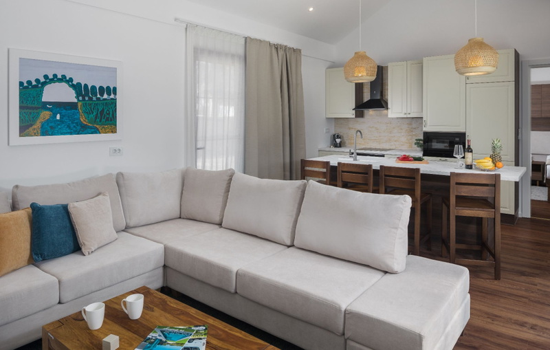 Luxury Bay Villa Porto Bus