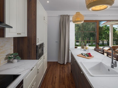 Luxury Bay Villa Porto Bus