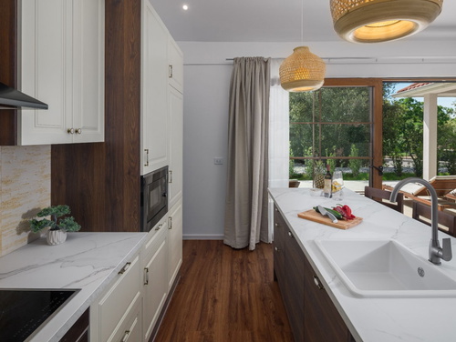 Luxury Bay Villa Porto Bus