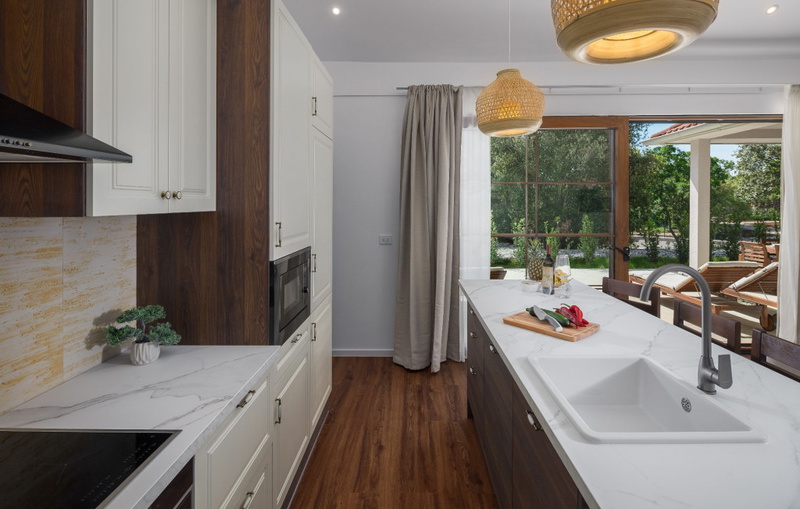 Luxury Bay Villa Porto Bus