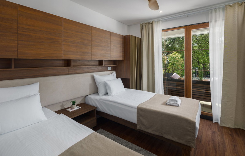 Luxury Bay Villa Porto Bus