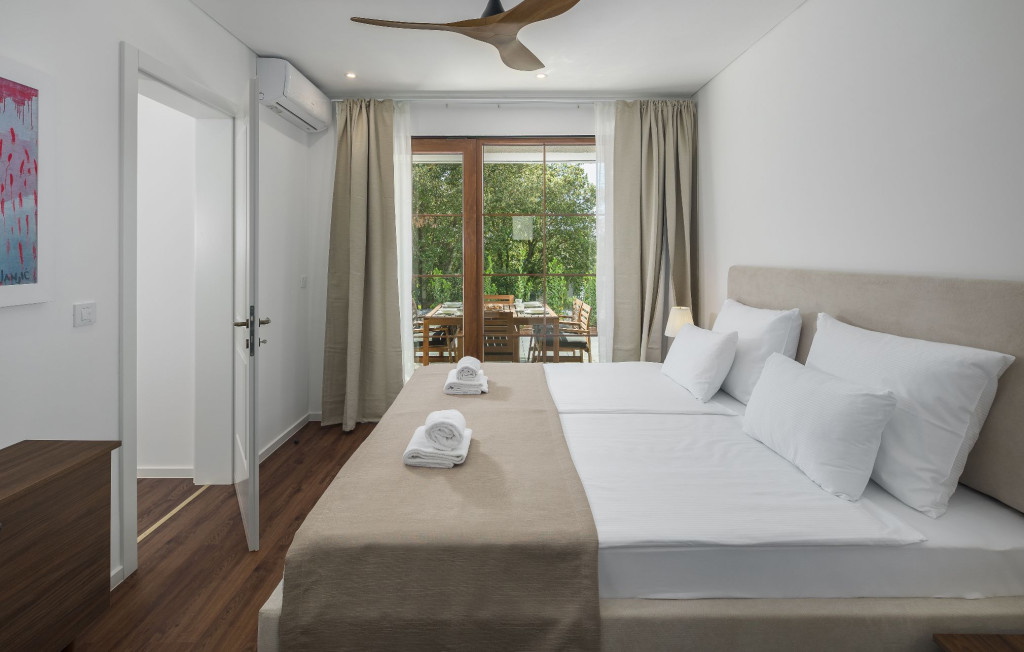 Luxury Bay Villa Porto Bus Bedroom