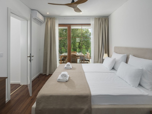 Luxury Bay Villa Porto Bus