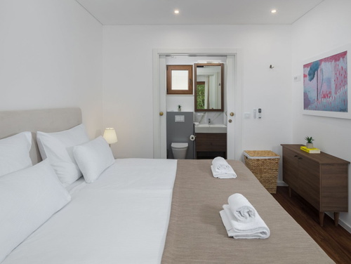 Luxury Bay Villa Porto Bus