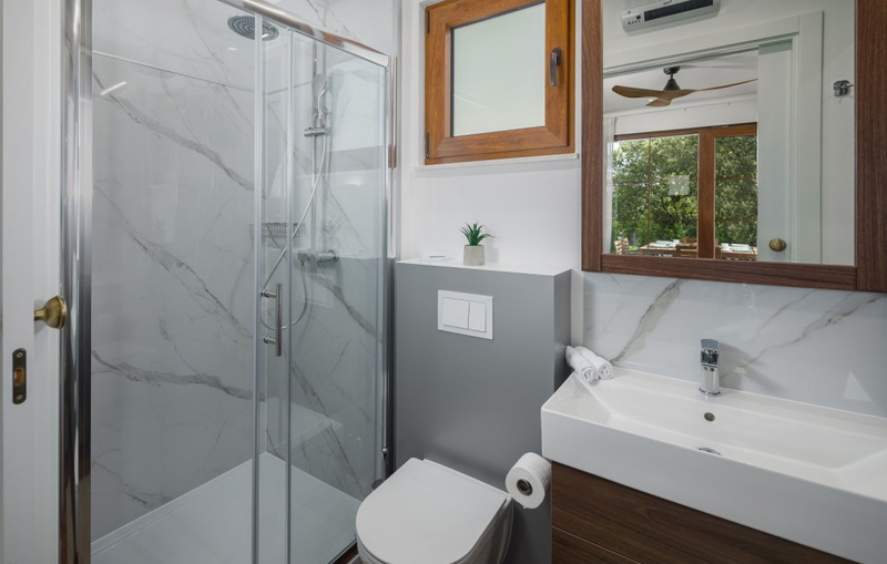 Luxury Bay Villa Porto Bus