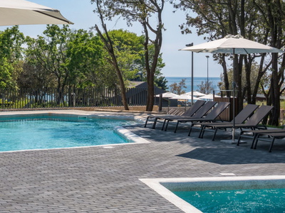 Luxury Bay Villa Porto Bus Garden and property exterior