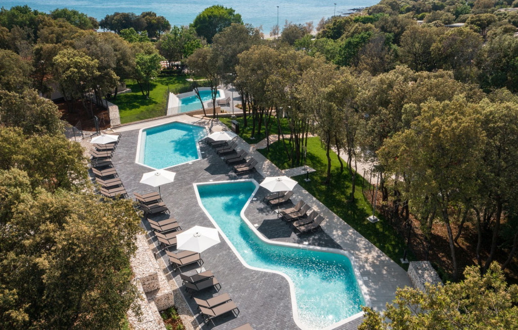 Luxury Bay Villa Porto Bus Garden and property exterior