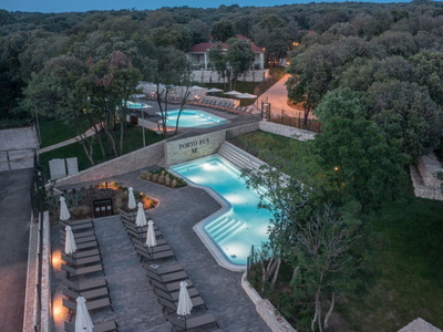 Luxury Bay Villa Porto Bus Garden and property exterior