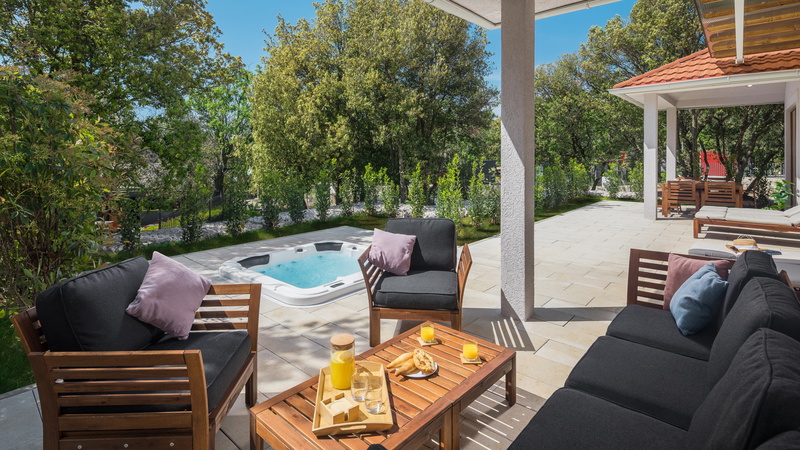 Luxury Bay Villa Porto Bus