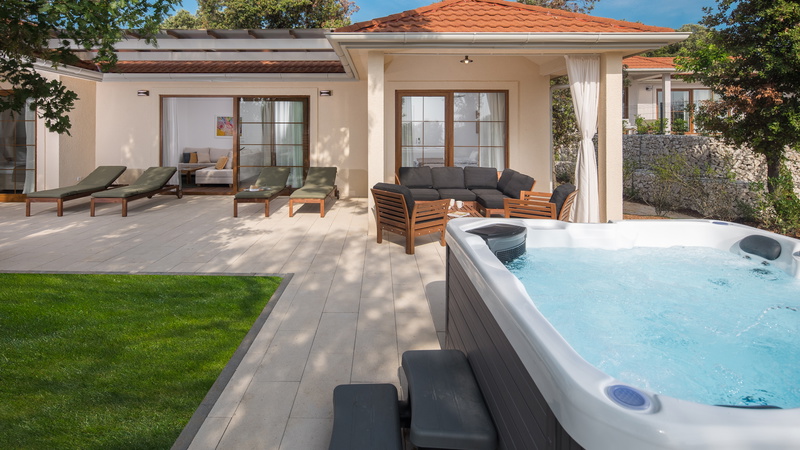 Luxury Bay Villa Porto Bus