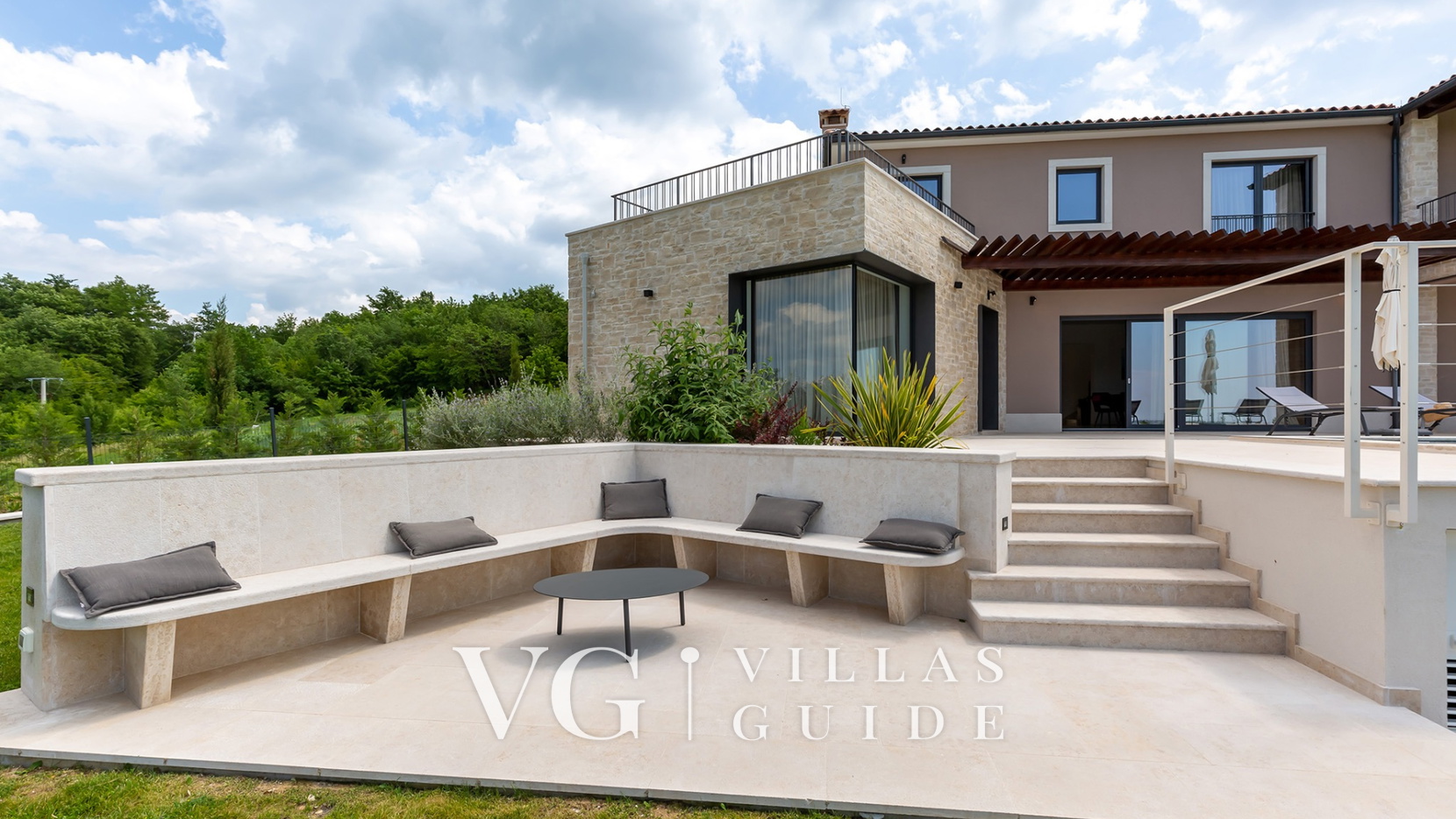 Villa Faloniga Garden and property exterior