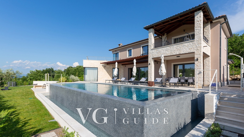 Villa Faloniga Garden and property exterior
