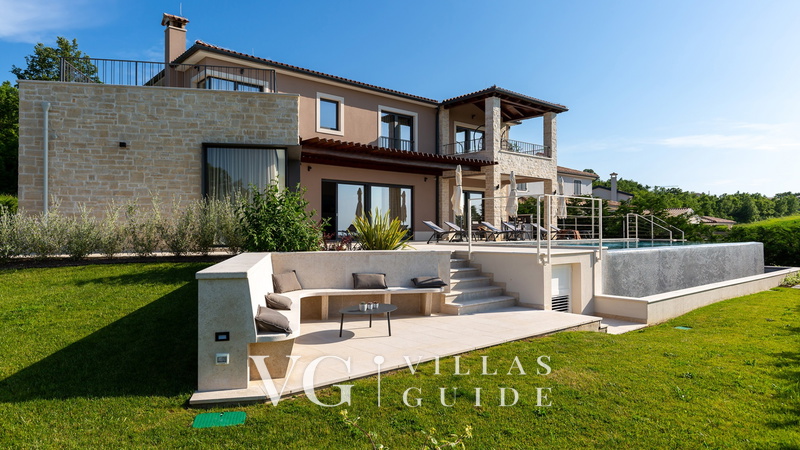 Villa Faloniga Garden and property exterior