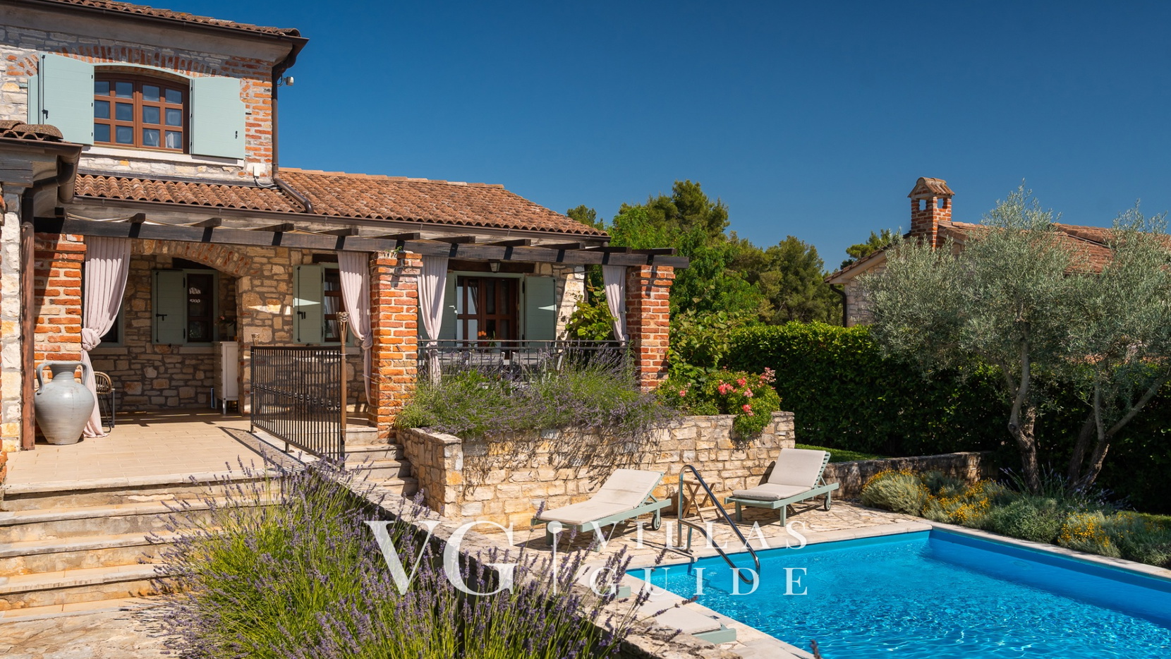 Villa Aryana Garden and property exterior