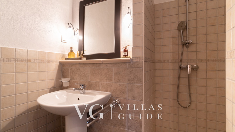 Villa Aryana Bathroom