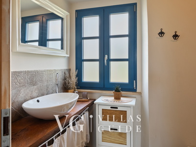 Villa Paradiso Bathroom