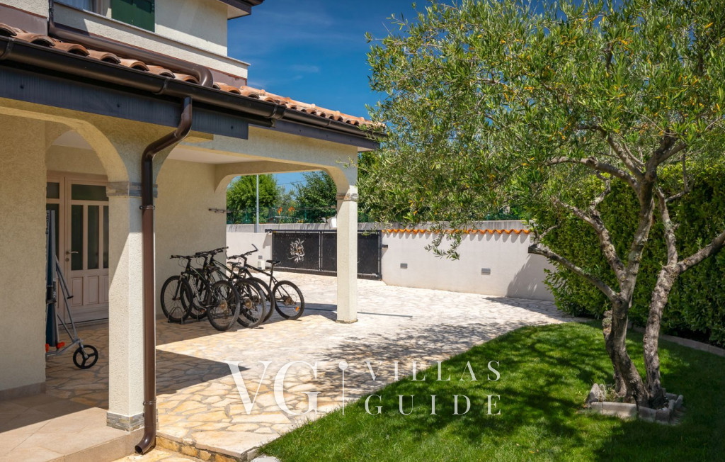 Villa Inga Garden and property exterior